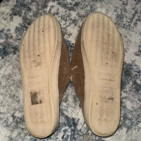 Billabong Faux Fur Mule Fuzzy Slip On Shoes - Picture 2 of 4